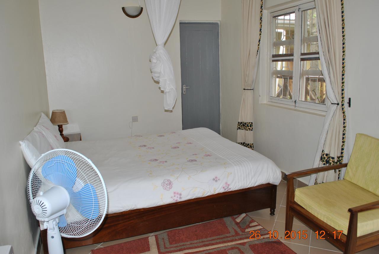 Little Woods Inn Mbarara Ngoại thất bức ảnh