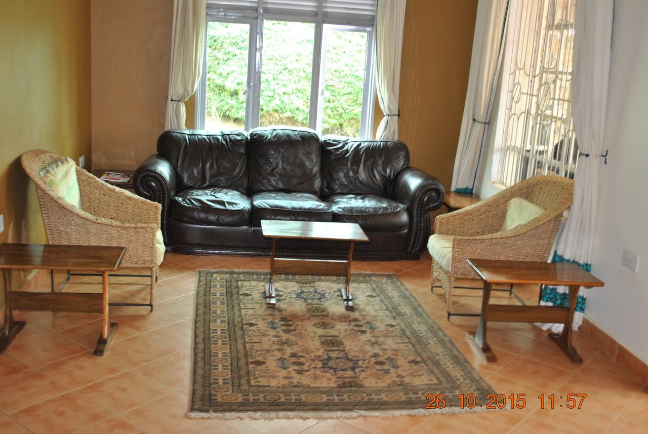 Little Woods Inn Mbarara Ngoại thất bức ảnh
