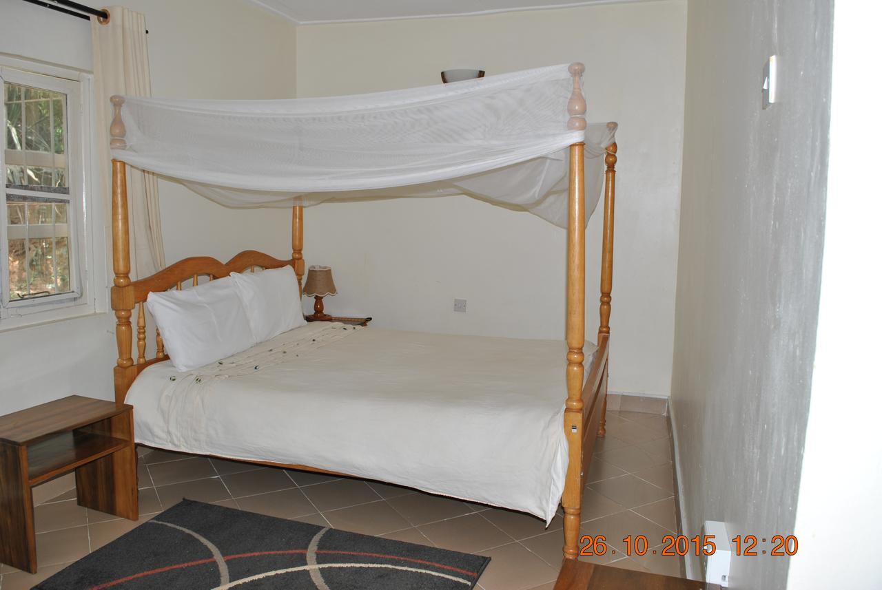 Little Woods Inn Mbarara Ngoại thất bức ảnh