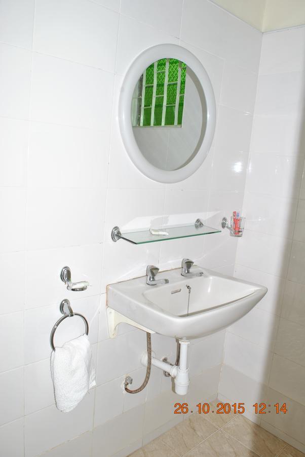 Little Woods Inn Mbarara Ngoại thất bức ảnh