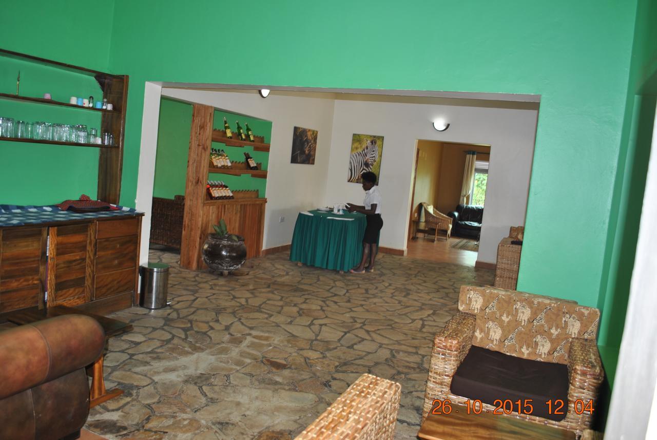 Little Woods Inn Mbarara Ngoại thất bức ảnh