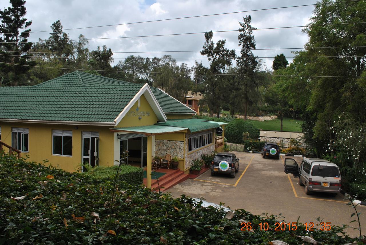 Little Woods Inn Mbarara Ngoại thất bức ảnh