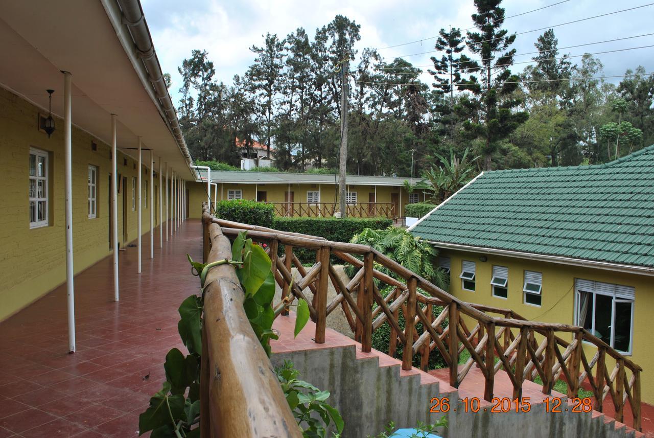 Little Woods Inn Mbarara Ngoại thất bức ảnh